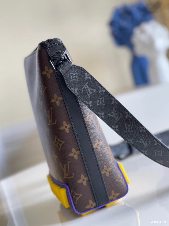 WIS MESSENGER VUITTON LOUIS CRUISER 1123